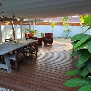 Charming Home One Block From The Sea